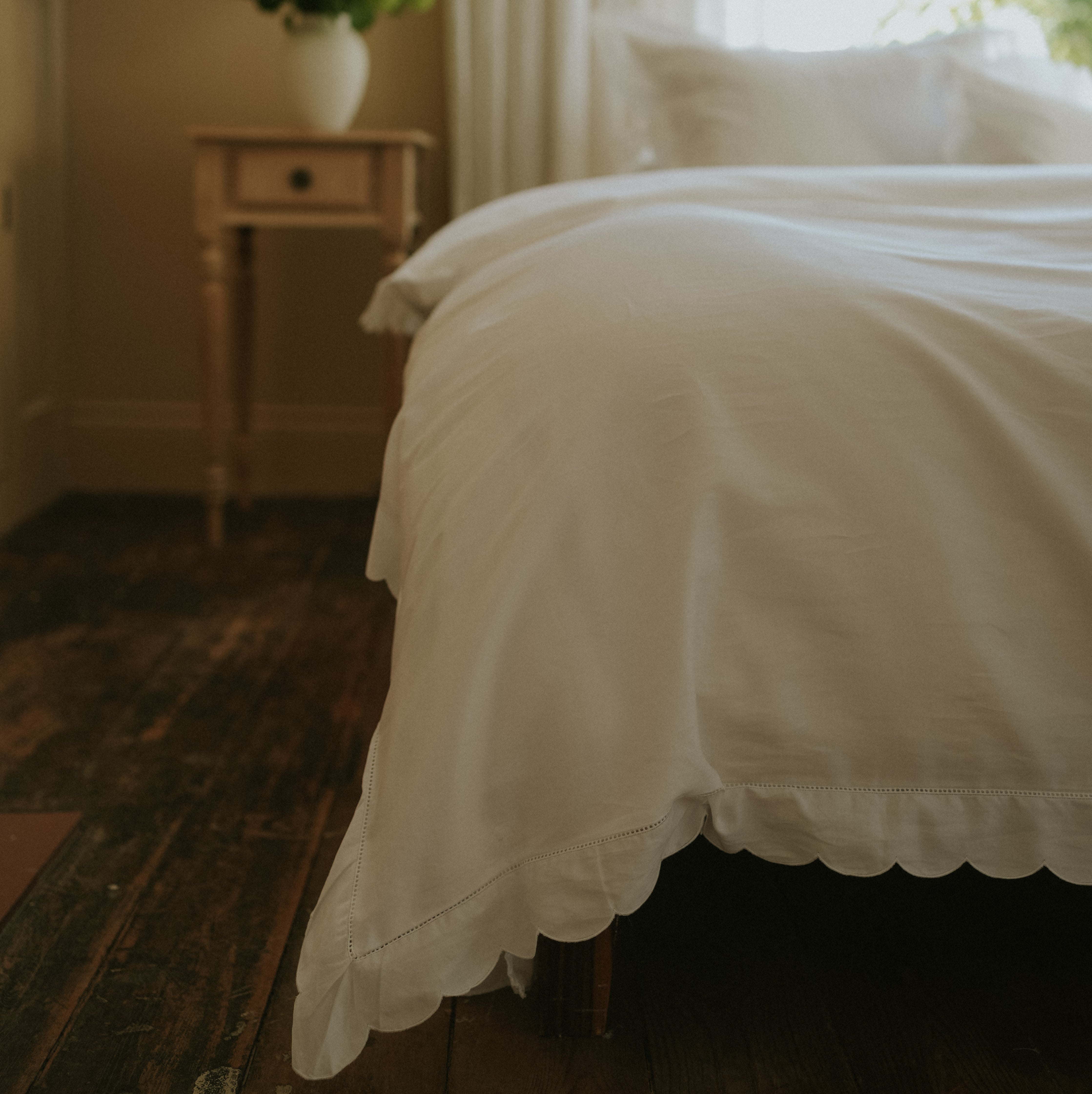 Scalloped Starlight Full/Queen Duvet Cover - White