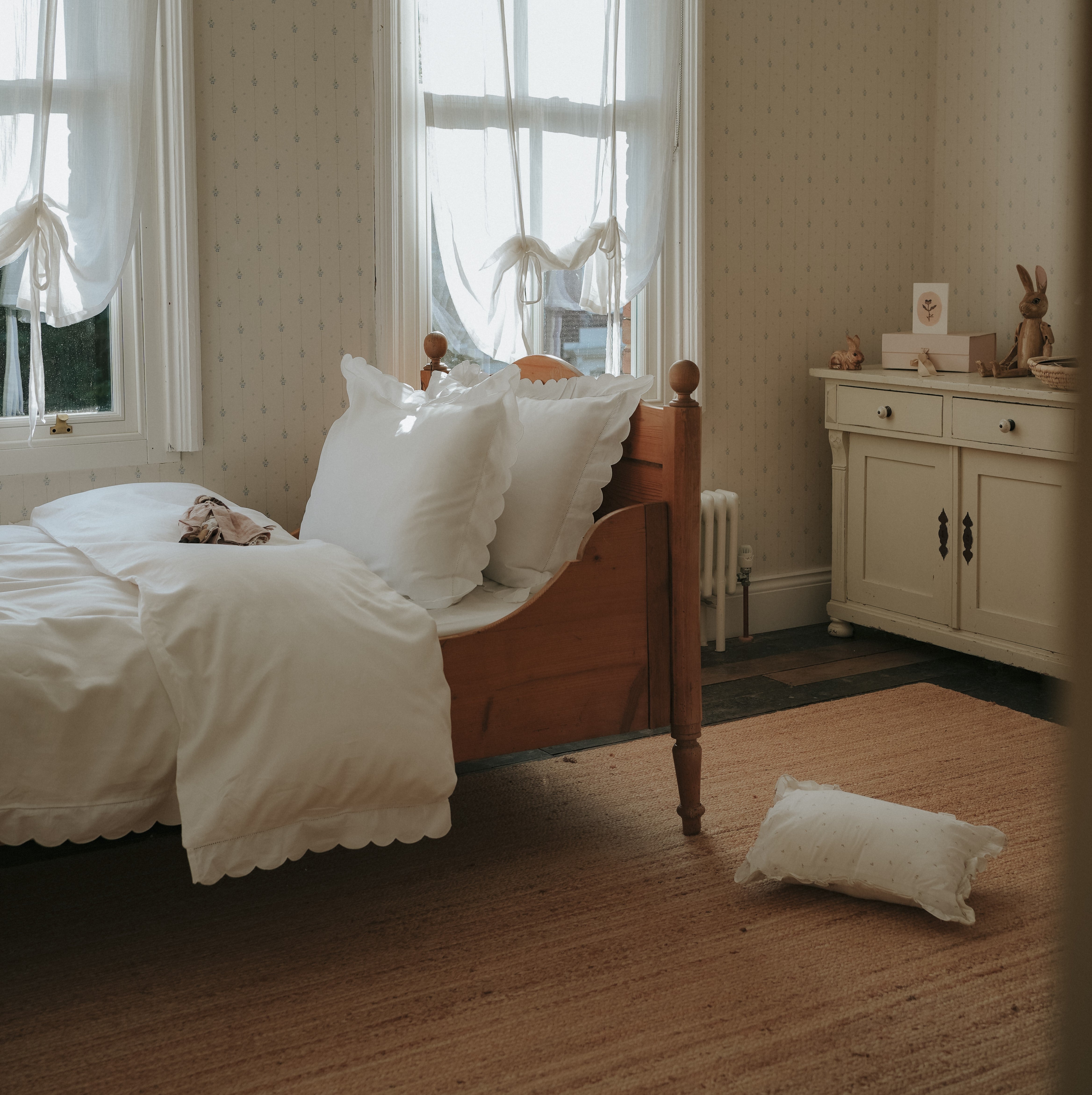 Scalloped Starlight Twin Set - White