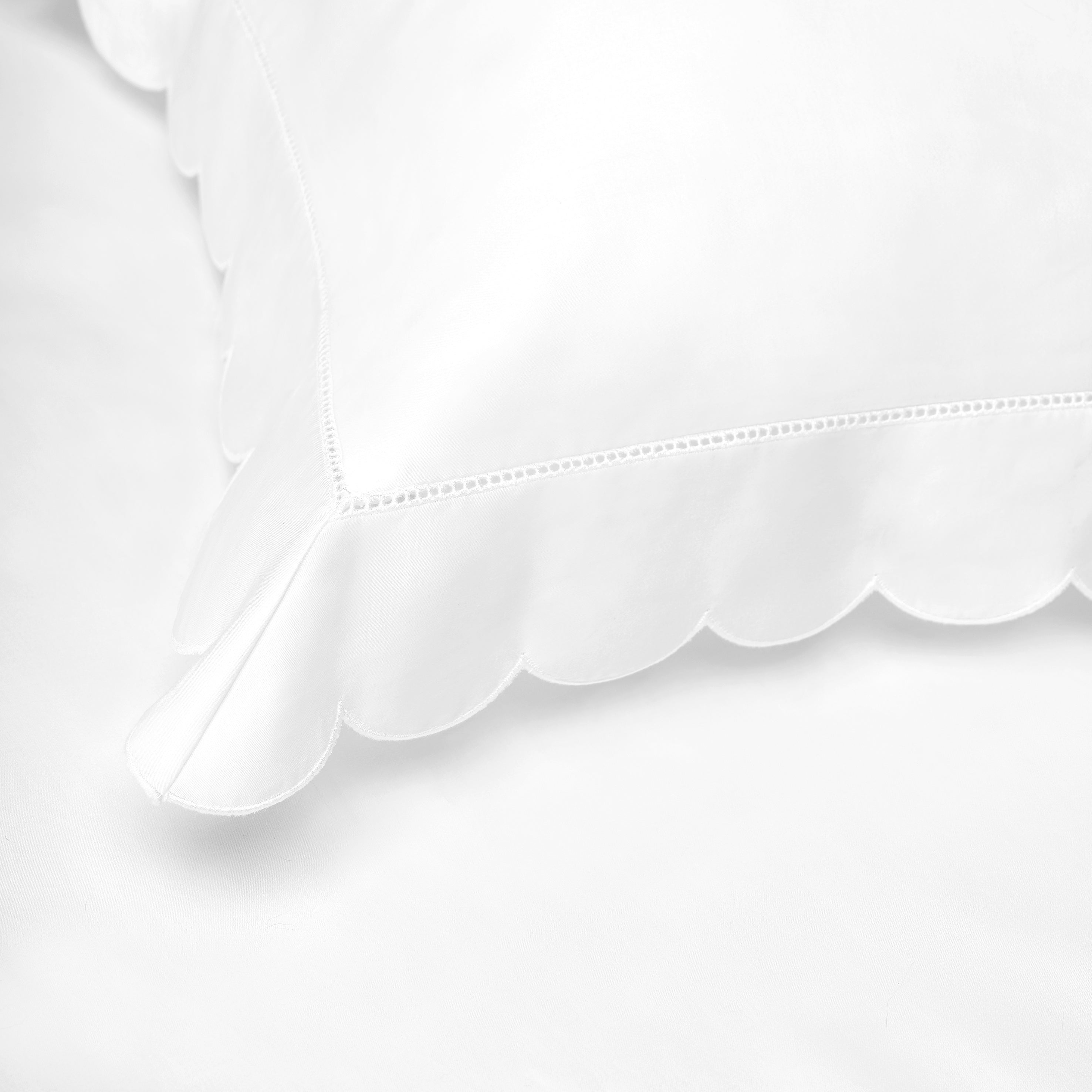 Scalloped Starlight Full/Queen Duvet Cover - White