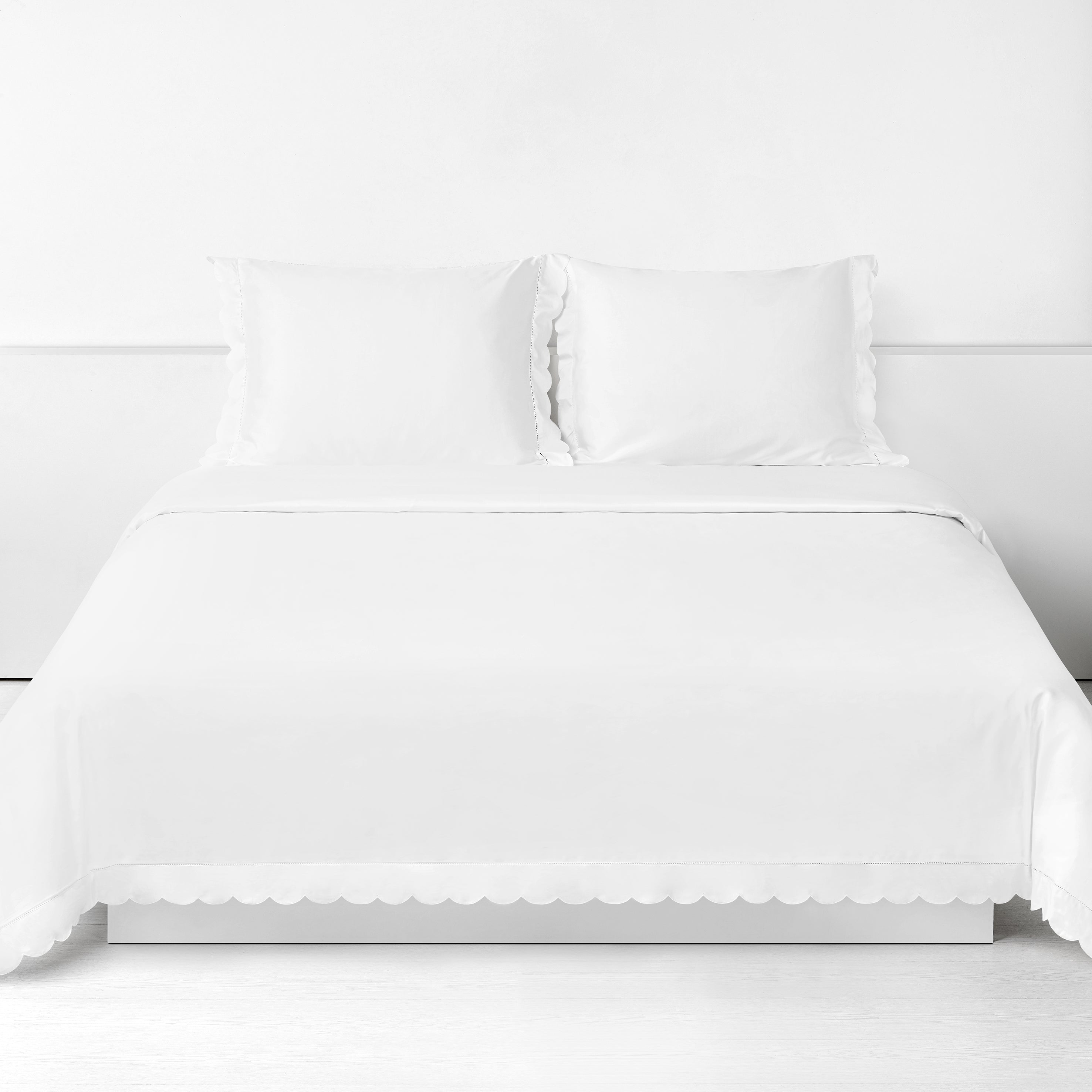 Scalloped Starlight Full/Queen Duvet Cover - White