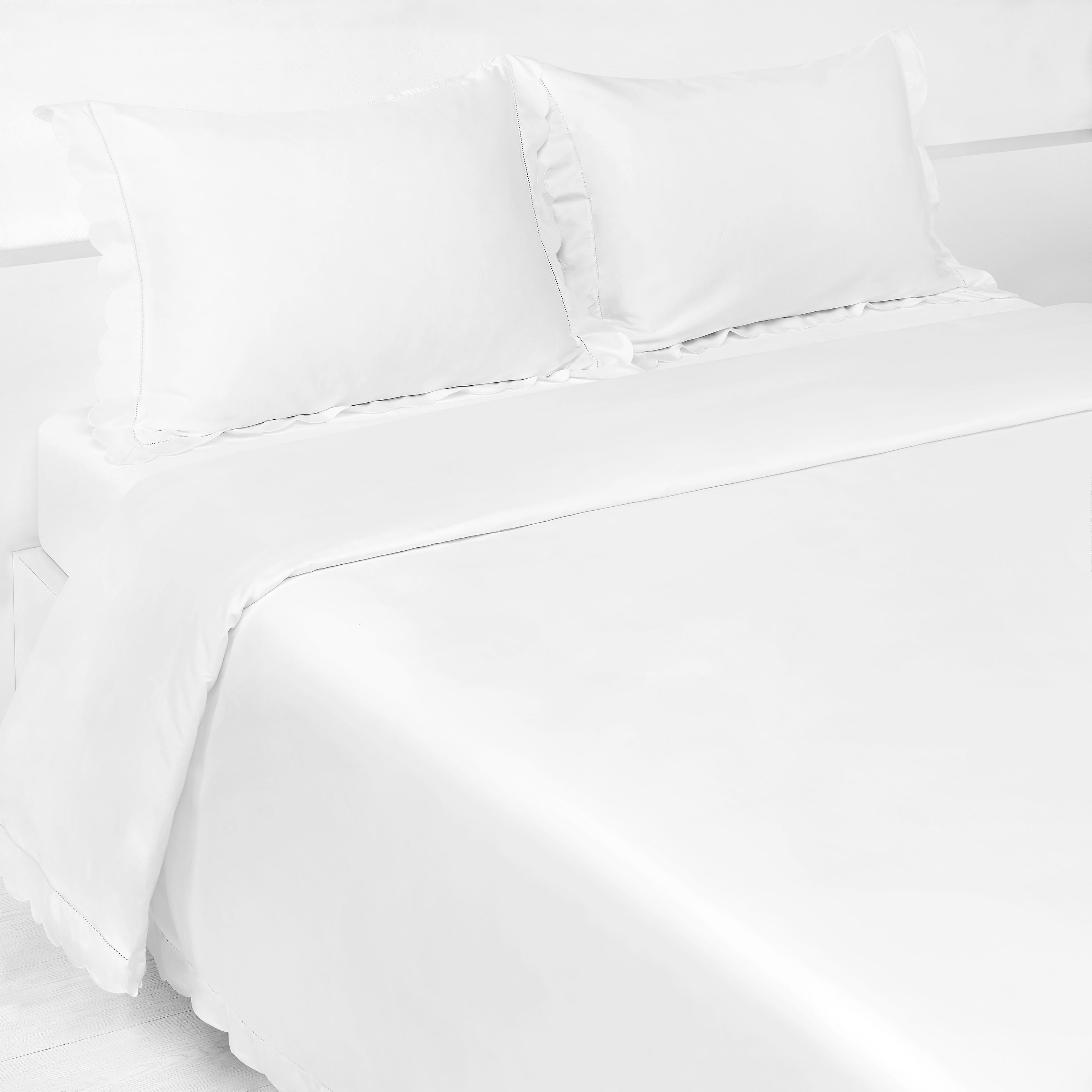 Scalloped Starlight Full/Queen Duvet Cover - White