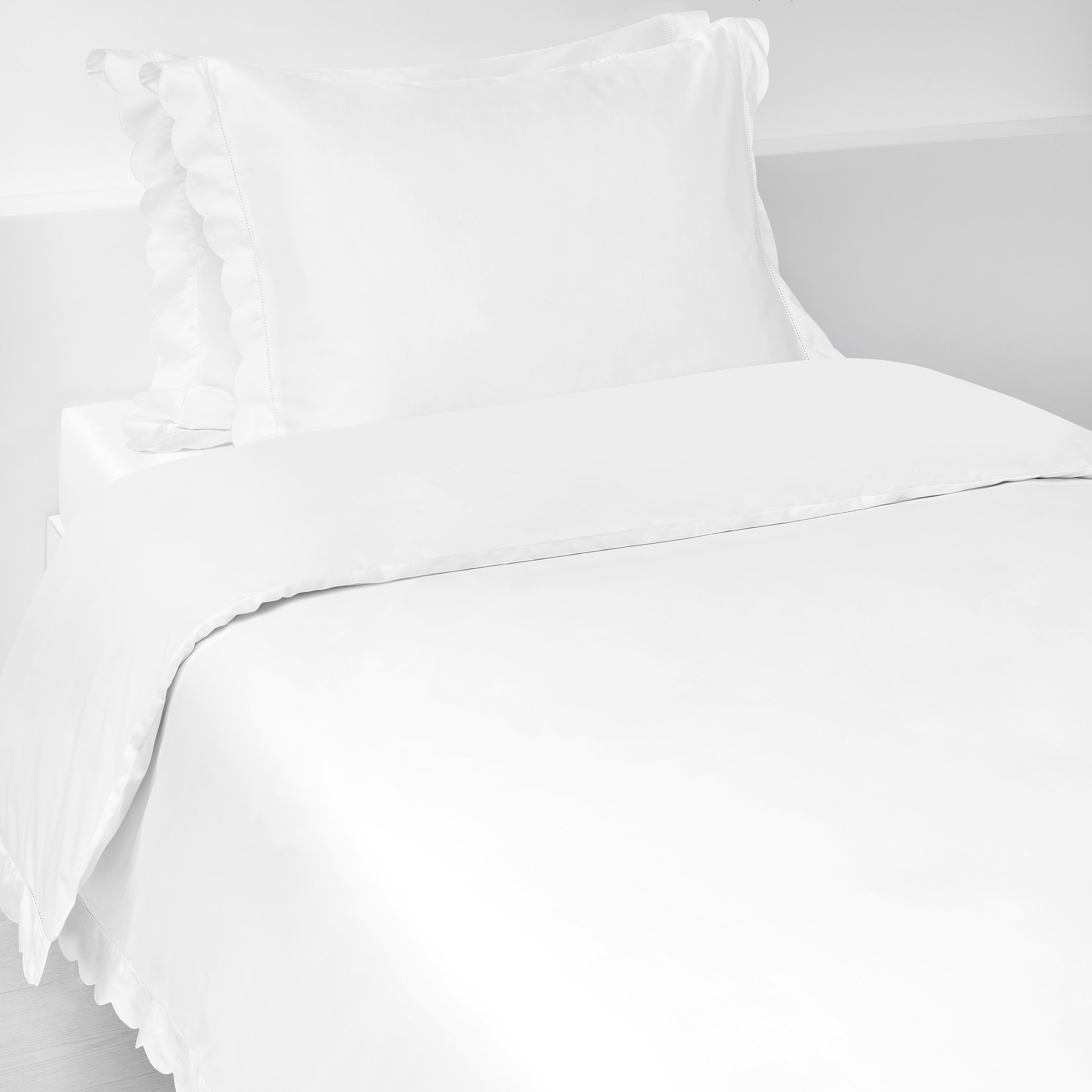 Scalloped Starlight Twin Set - White