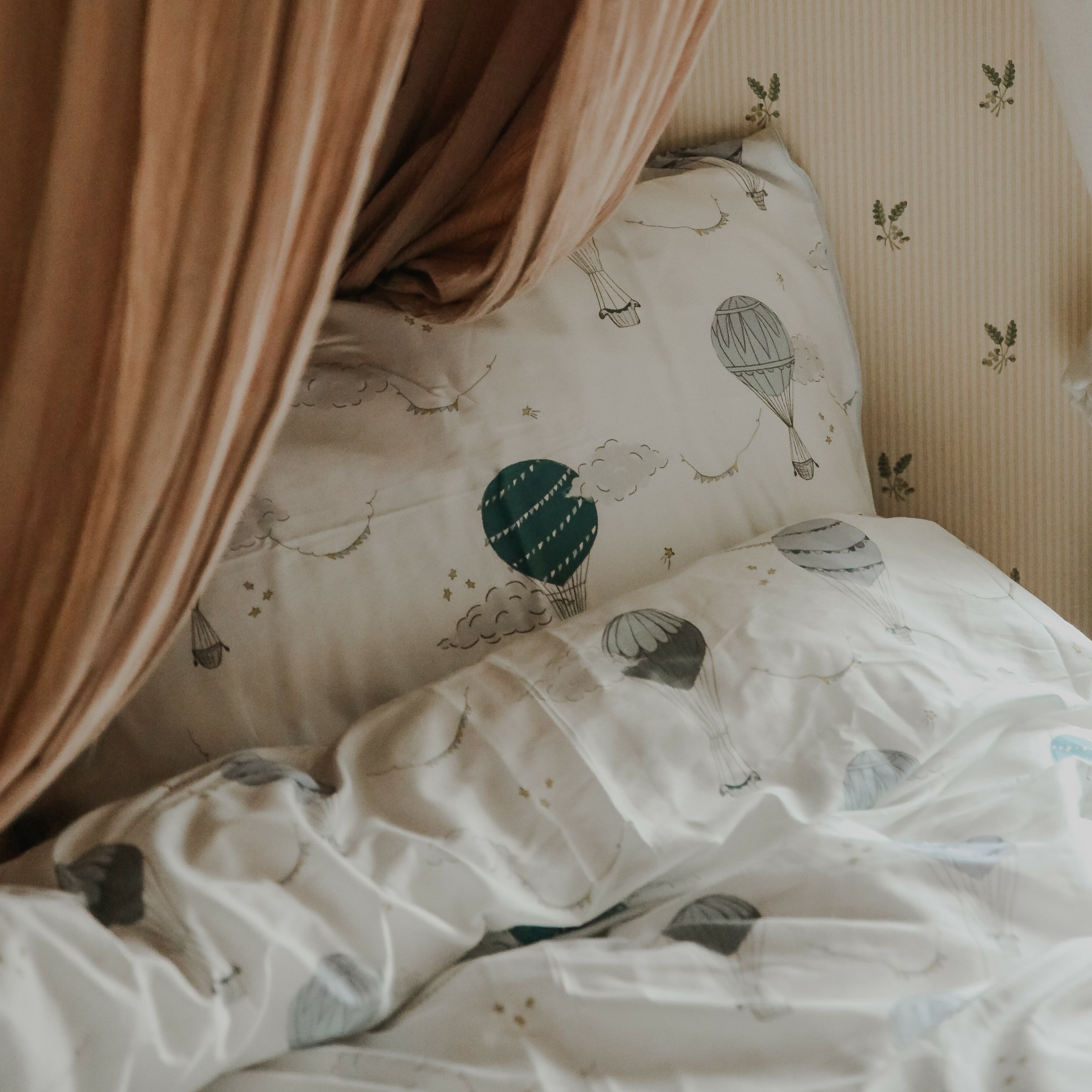 Touch The Sky Standard Pillowcase Set - Blue