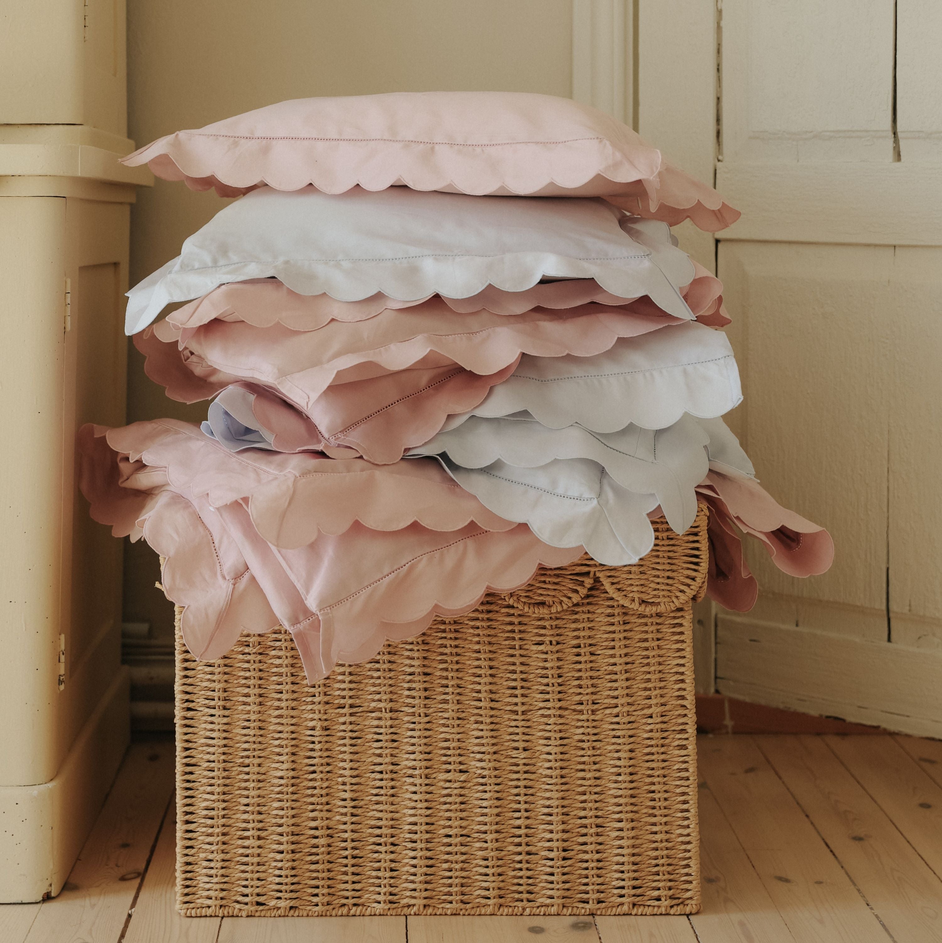 Scalloped Starlight Full/Queen Duvet Cover - Rose