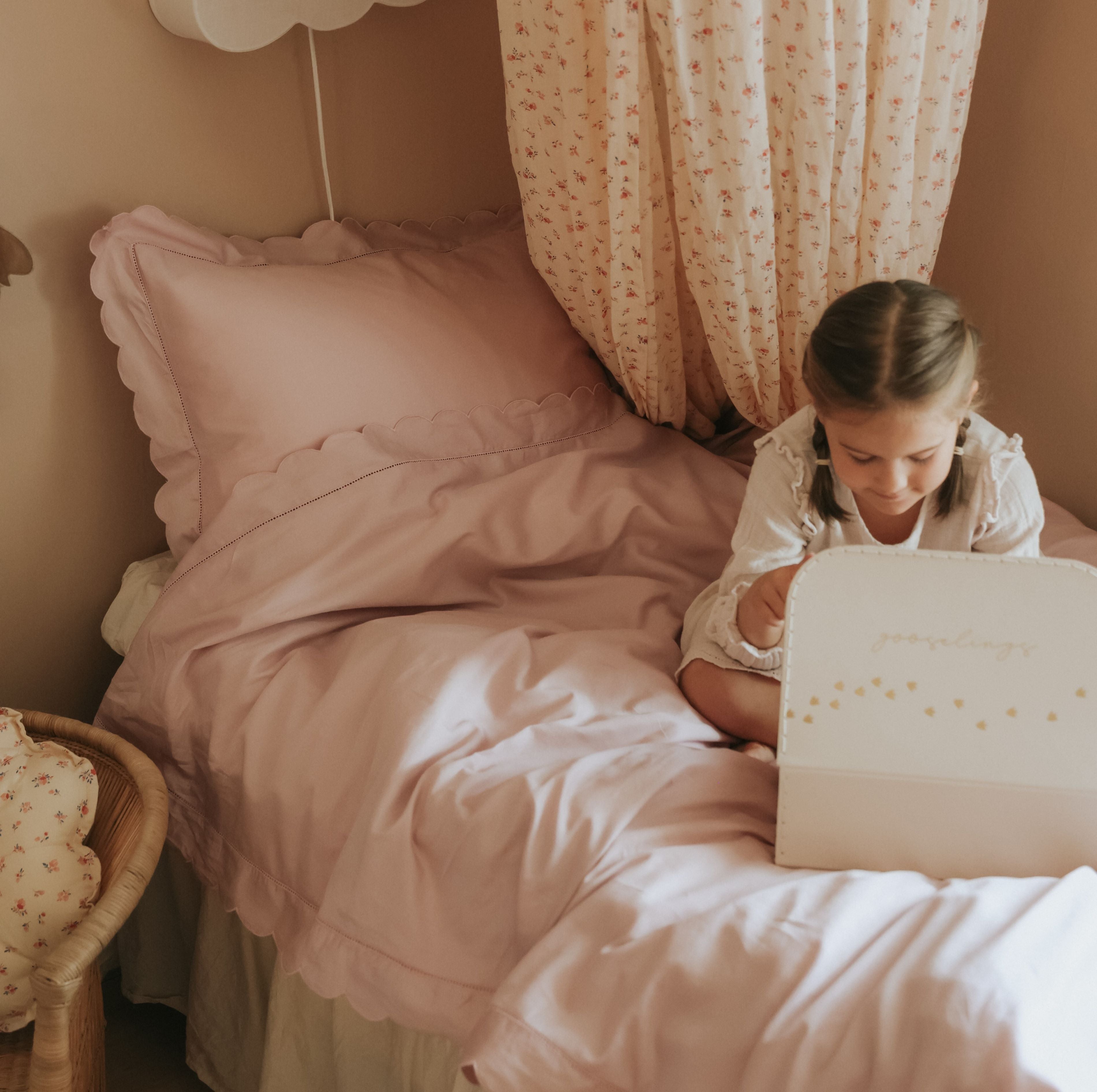 Scalloped Starlight Twin Set - Rose