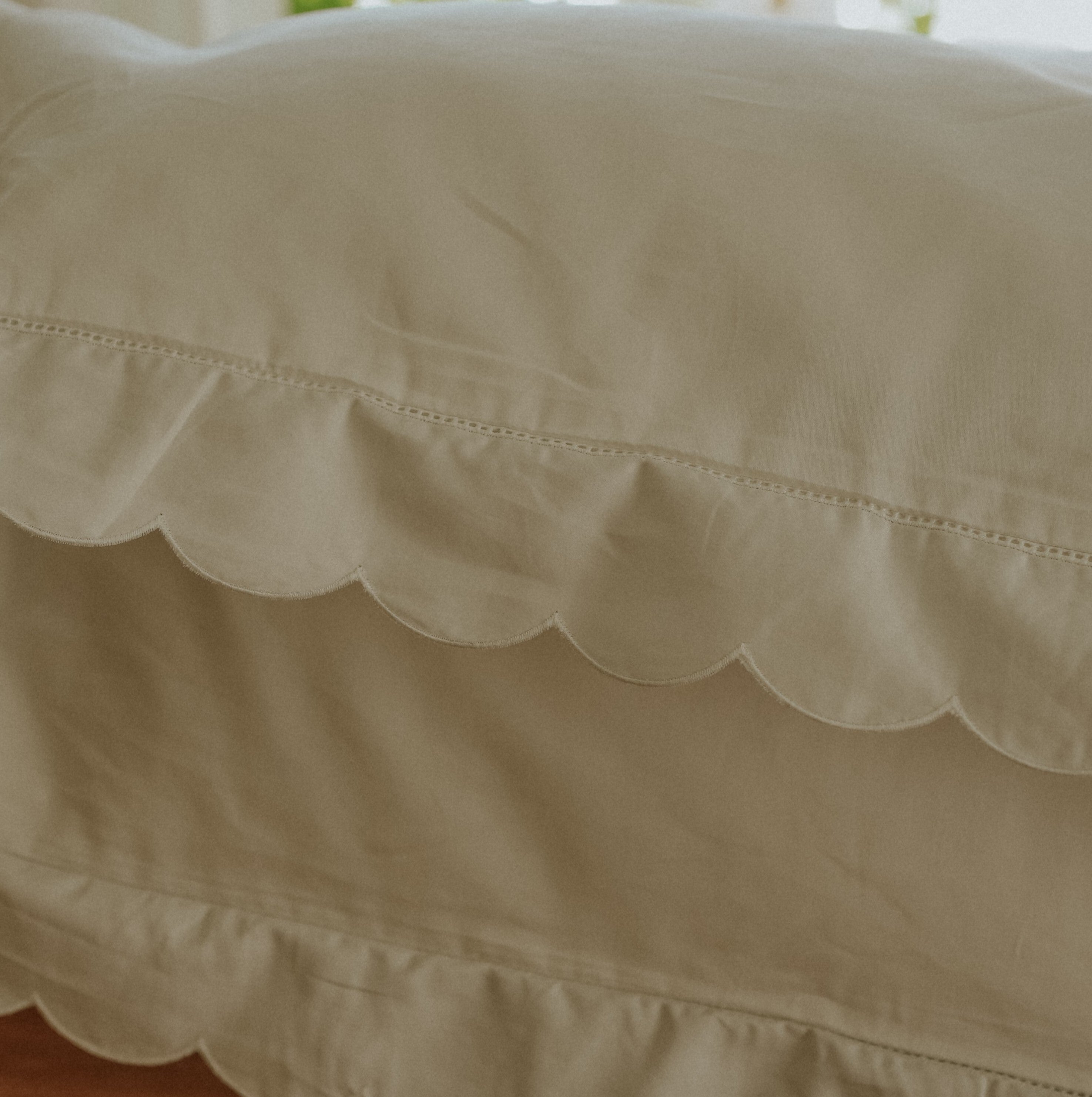 Scalloped Starlight Standard Pillowcase Set - White