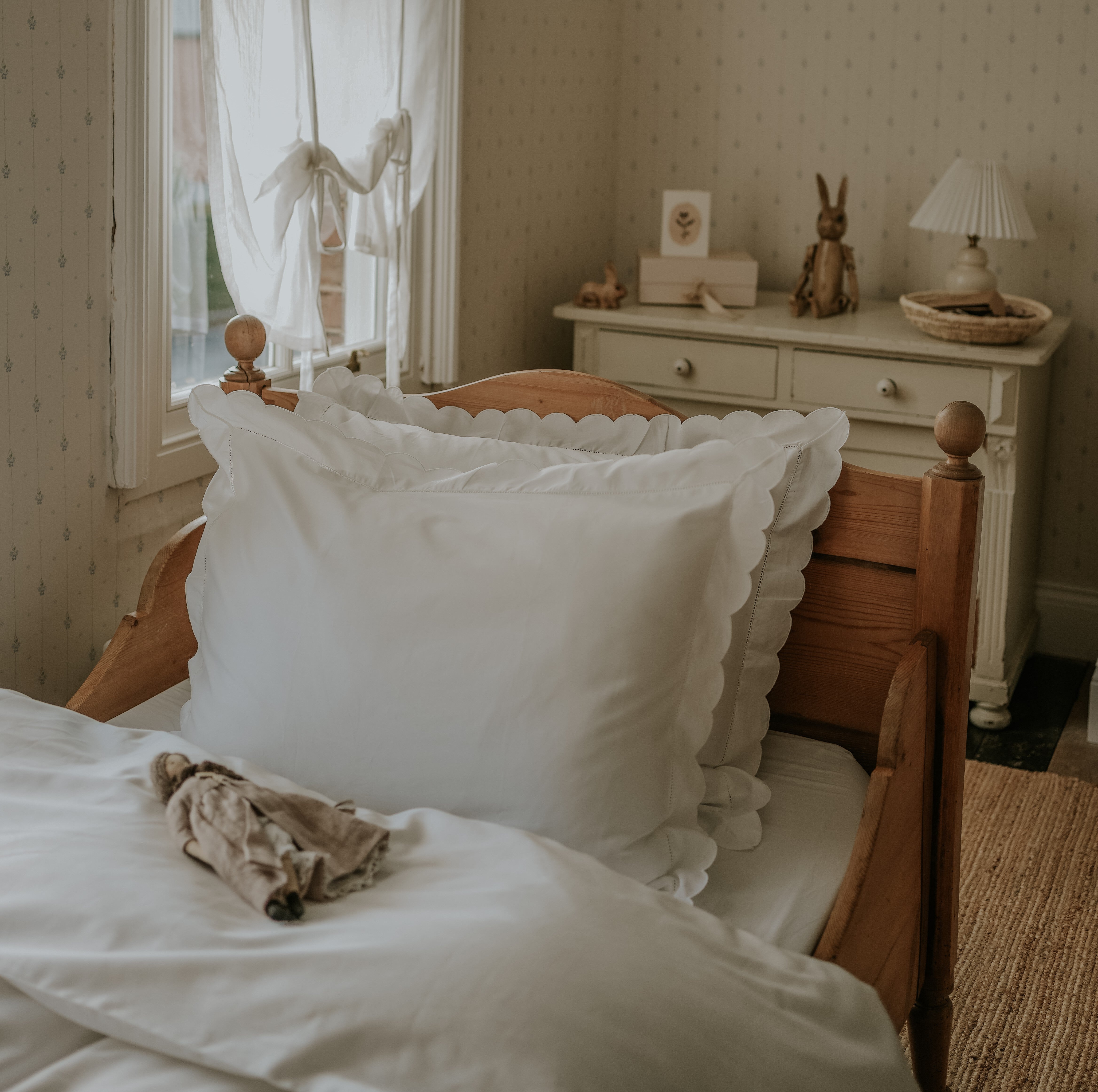 Scalloped Starlight Twin Set - White