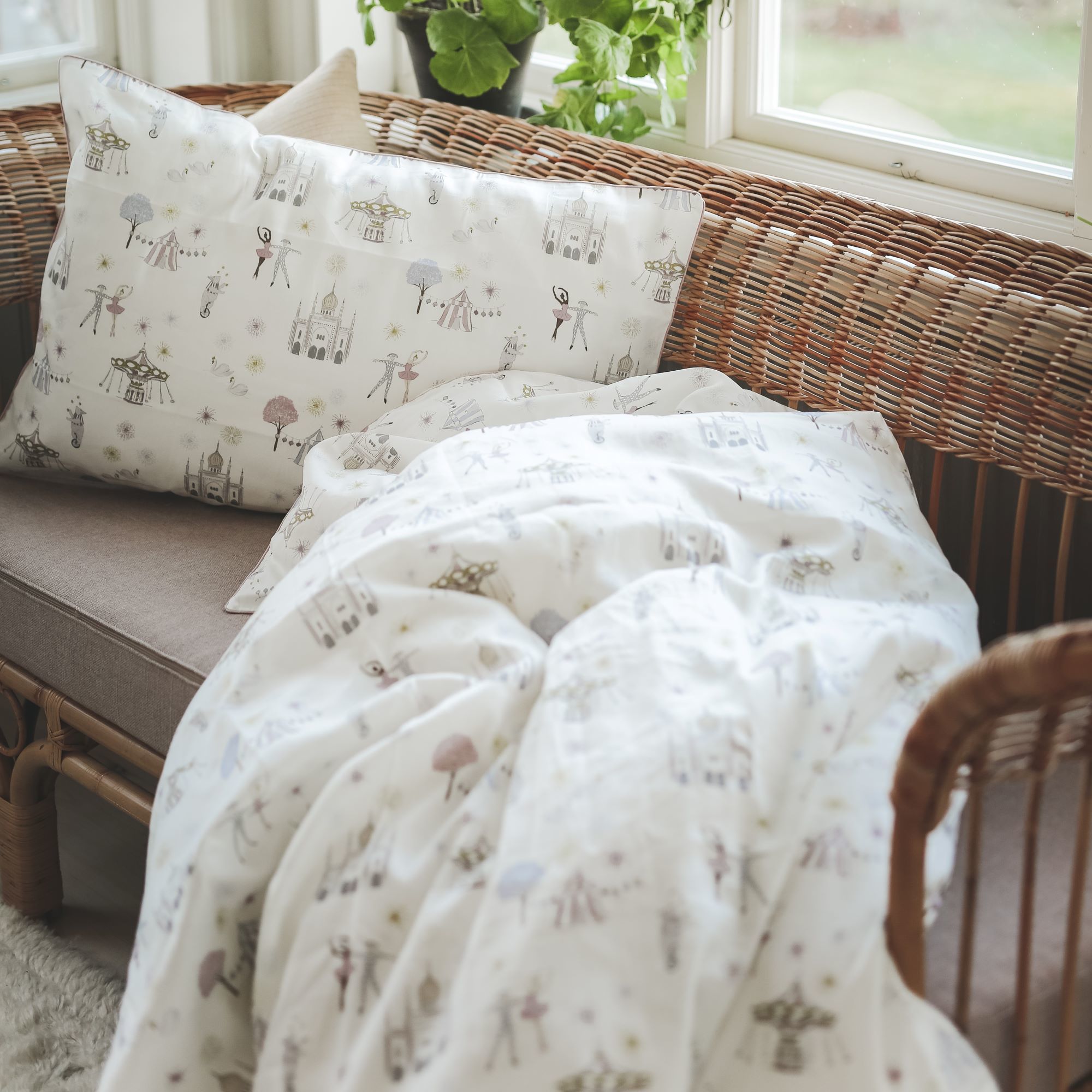 Adventures in Wonderland Twin Set - Ivory