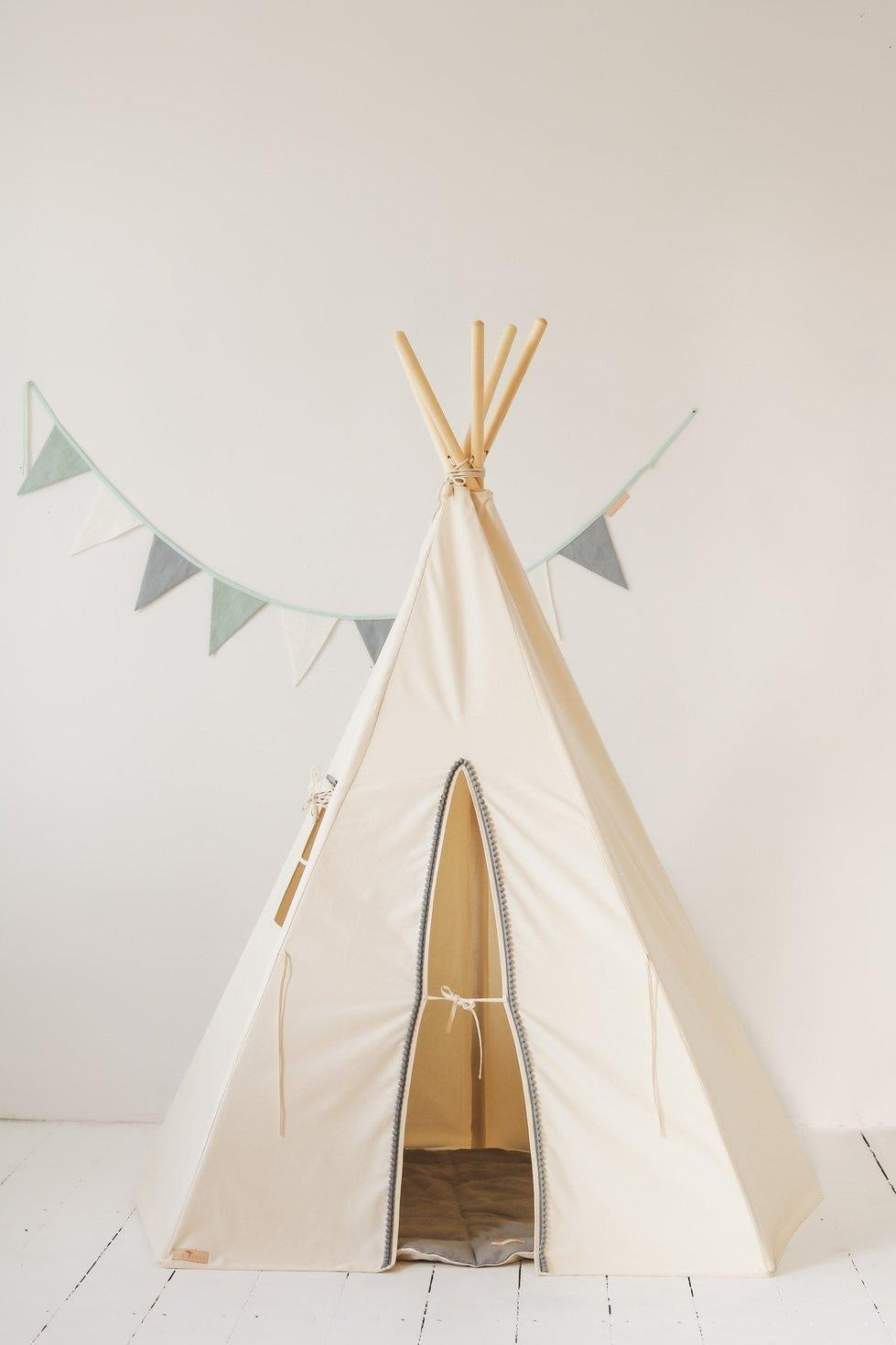 Teepee with Pompoms and Round Mat Set - Grey/Natural